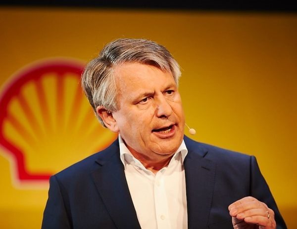Shell Ends 2021 on High Profits, Hikes Dividend and Boosts Buybacks