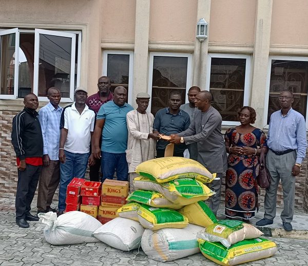 Elcrest on behalf of OML 40 JV Donates Relief Items to Gbetiokun Communities in Delta State