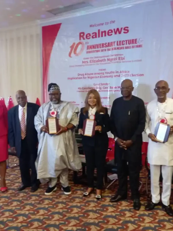Realnews Marks 10th Anniversary Lecture with Fanfare