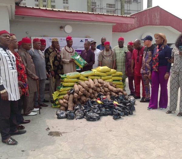 Rotary Club of PH Rebisi Kingdom Donates Food Stuff to Flood Victims in Rivers Communities