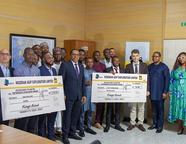 Eni Awards Post-Graduate Scholarship to Nigerian Graduates